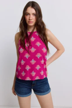 T-shirt gola halter estampada