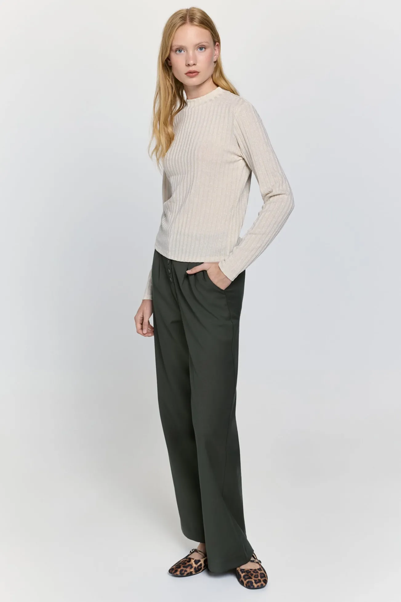 T-shirt manga com tecido canelado e fio lurex