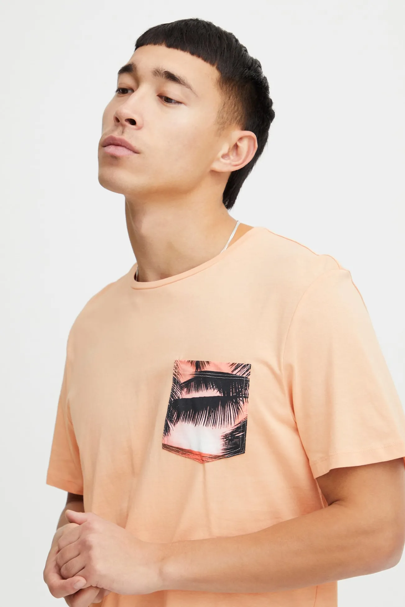 T-shirt Manga Curta - Bolso Estampado