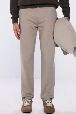 Vestido calças chino slim fit confortável