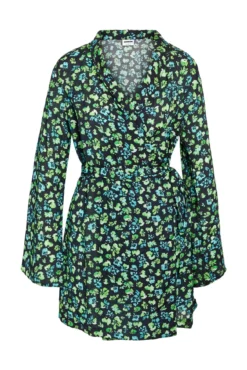 Vestido camiseiro cruzado