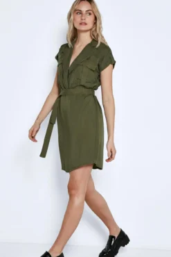 Vestido camiseiro curto