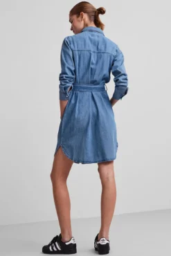 Vestido camiseiro denim midi