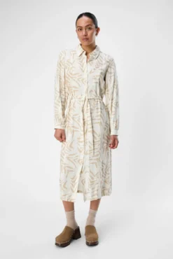 Vestido camiseiro em linho