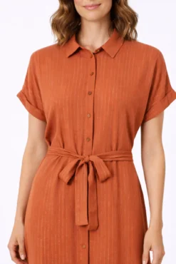 Vestido camiseiro midi com lúrex