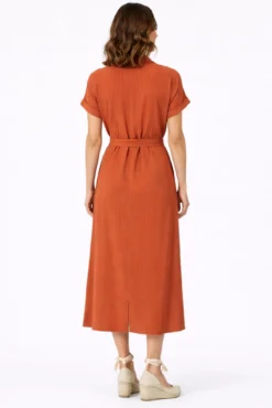 Vestido camiseiro midi com lúrex