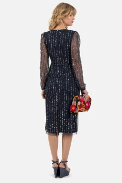 Vestido com decote cruzado