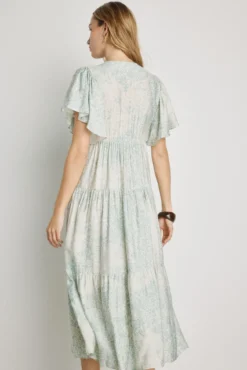 Vestido com decote em bico