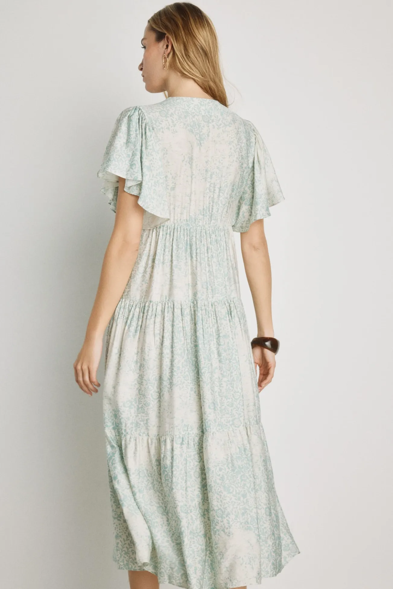 Vestido com decote em bico