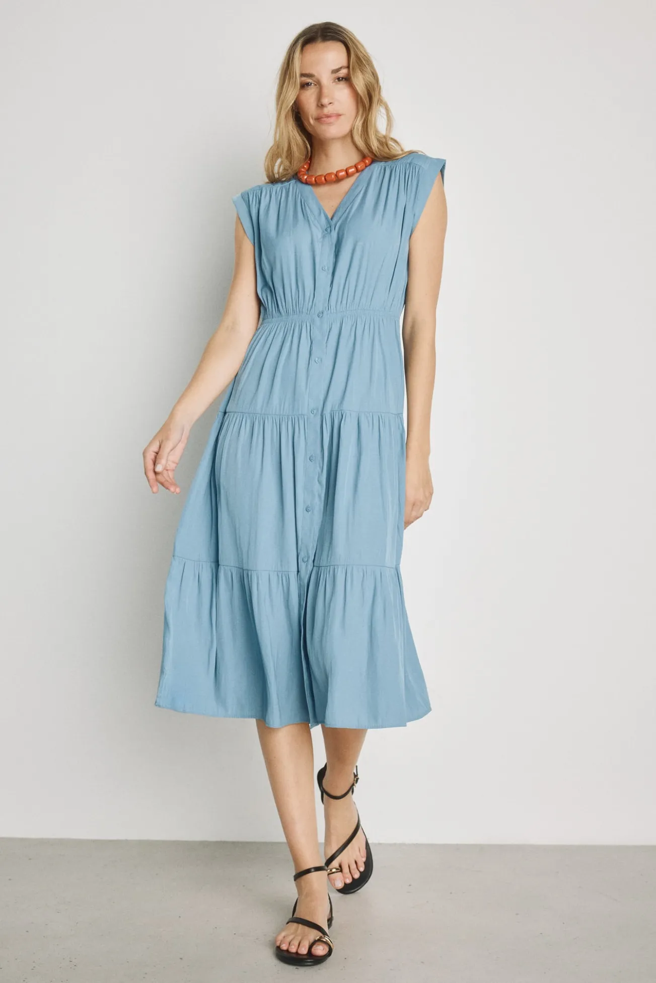 Vestido com decote em bico