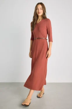 Vestido com decote em bico