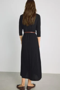 Vestido com decote em bico