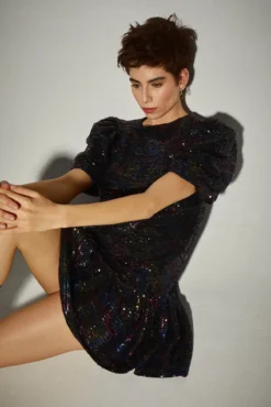 Vestido com mini lantejoulas