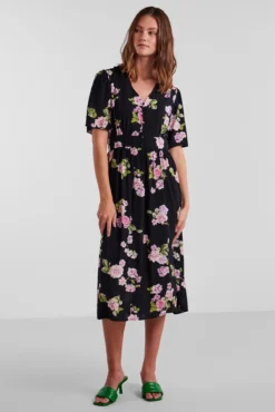 Vestido comprido de mulher.