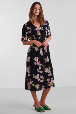 Vestido comprido de mulher.