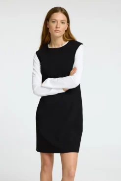 Vestido curto alças feito com materiais reciclados