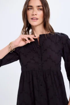 Vestido curto bordado