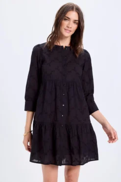 Vestido curto bordado