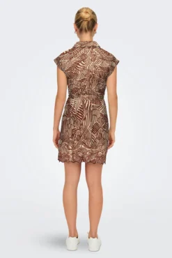 Vestido curto camiseiro