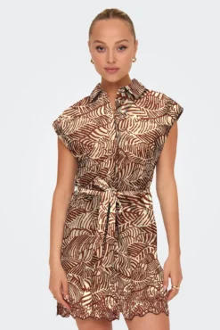Vestido curto camiseiro