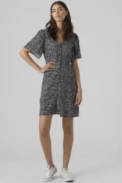 Vestido curto com botões