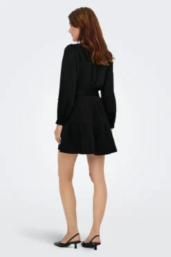 Vestido curto com cinto