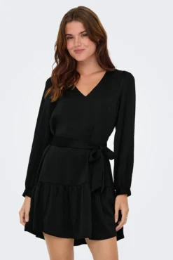 Vestido curto com cinto