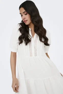 Vestido curto com folhos