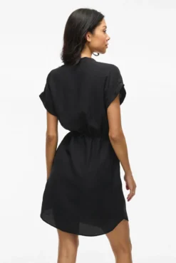 Vestido curto com gola mao e viscose