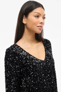 Vestido curto com lantejoulas