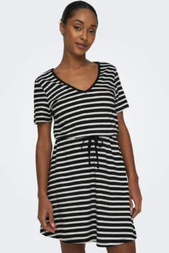 Vestido curto corte regular decote em V