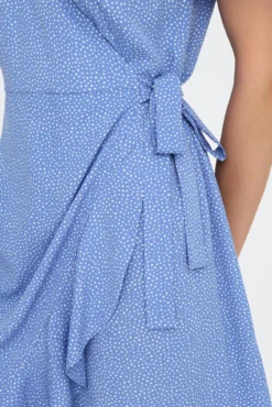 Vestido curto cruzado