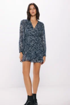 Vestido curto de chiffon com estampado de lurex