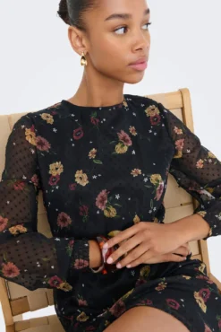 Vestido curto de chiffon com estampa floral