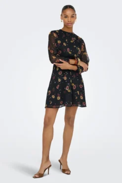 Vestido curto de chiffon com estampa floral