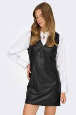 Vestido curto de couro vegano