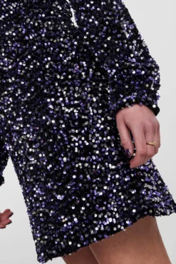 Vestido curto de lantejoulas