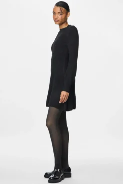 Vestido curto de malha com punhos