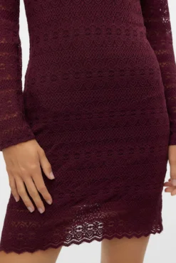 Vestido curto de manga comprida
