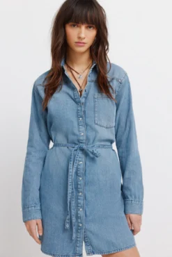 Vestido curto denim com cinto
