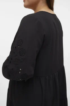 Vestido curto de tamanho grande