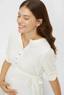Vestido curto maternity e amamentação