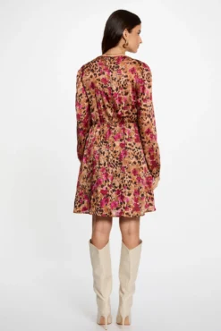 Vestido curto plissado