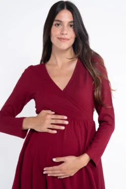 Vestido de amamentação com decote cruzado