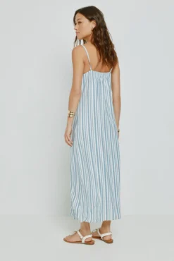 Vestido decote em bico com alças