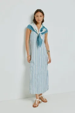 Vestido decote em bico com alças