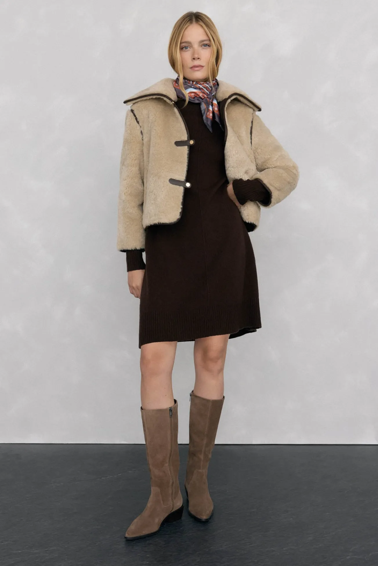 Vestido de malha com costura central em lã