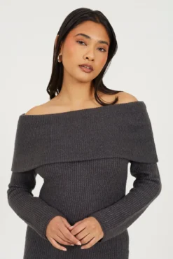 Vestido de malha com gola bardot