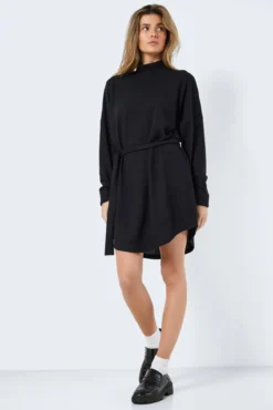 Vestido de malha gola alta