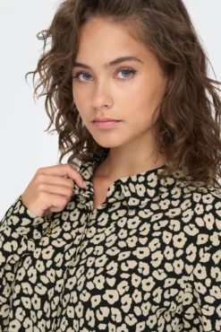 Vestido estampado camiseiro